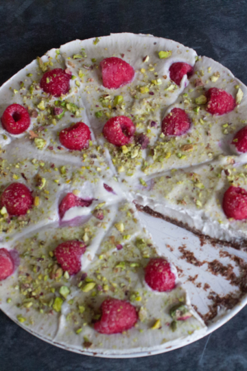 Easy Raw Vanilla Cake with Chocolate Base